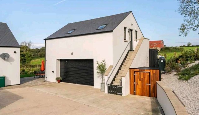 A cosy 2 Bedroom apartment situated in Banbridge. 30mins from Belfast.