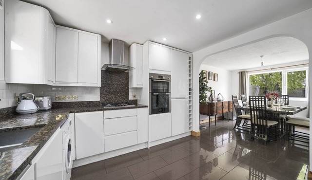 A cosy apartment in the middle of Kent. Easy reach by Train/railway line