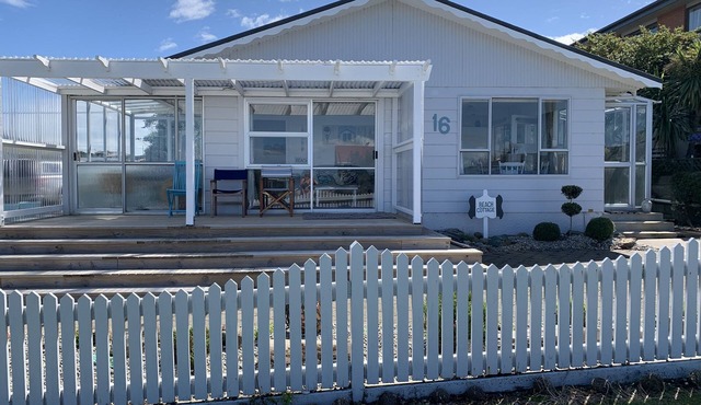 A Cosy Beach Cottage Charmer