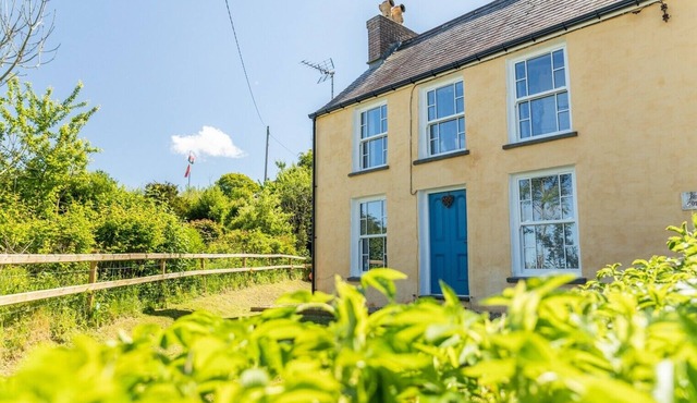 A cosy cottage full of character, comfort & style.