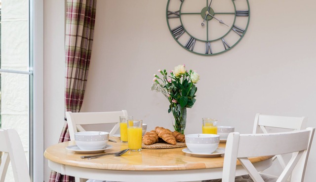 A cosy cottage in Shanklin Old Town with 15% off Red Funnel travel.