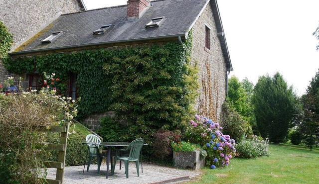 A cosy country cottage in a tranquil rural setting. Sleeps 4 in 2 bedrooms.