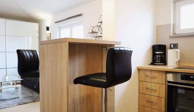 A cosy, little apartment with one bedroom, just outside Umag - Sunny