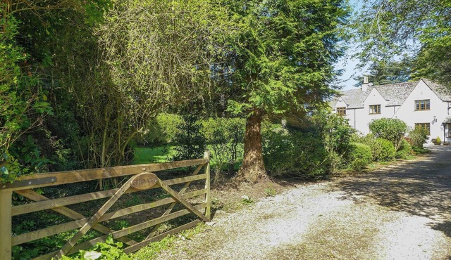 A cosy one-bedroom first floor apartment on Rodborough Common.