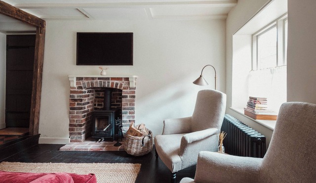 A cosy period cottage set in the heart of one of England's most beautiful villages, Alfriston.
