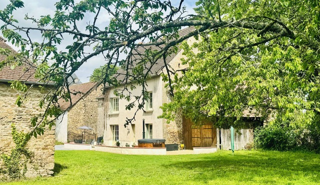 A cosy, spacious, well equipped 3 bedroomed farmhouse with wood-fired hot tub!