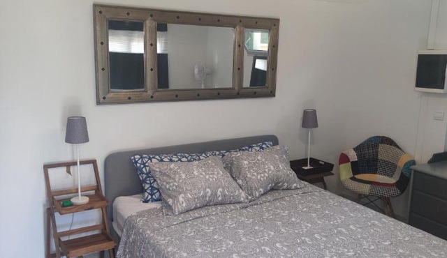 A Cosy Studio Cottage in Biot..