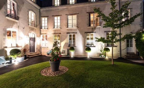 A coté de la place du pilori