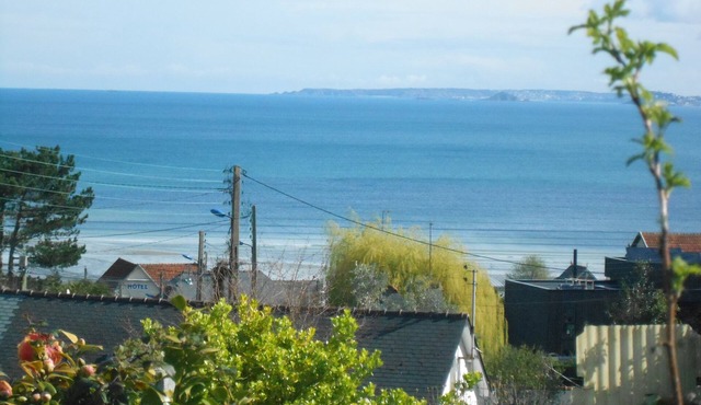 A cottage in Brittany! Seaside almost feet in the water