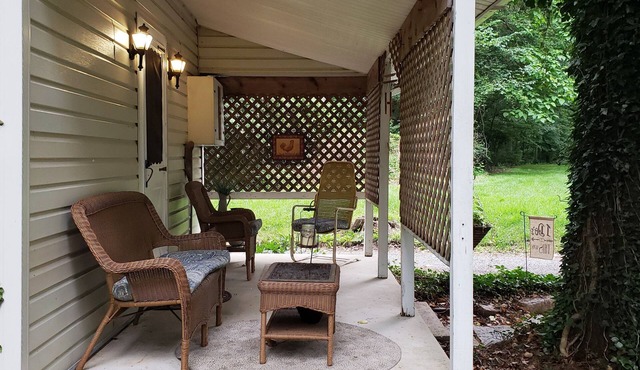 A Cottage in Woods Near Skiing, Lake, and Historical Sites