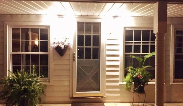 A cottage on the shore of the Delaware River
