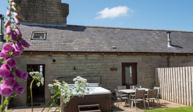 A cottage that sleeps 6 guests in 3 bedrooms