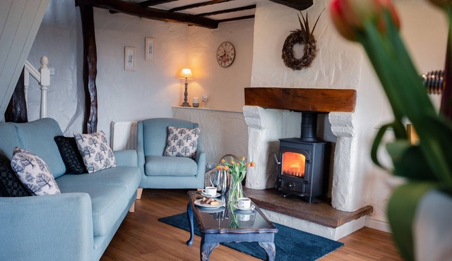 A cottage that sleeps 2 guests in 1 bedroom