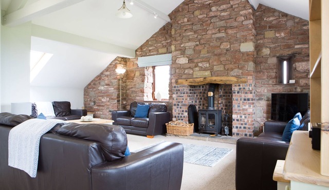 A cottage that sleeps 12 guests in 6 bedrooms