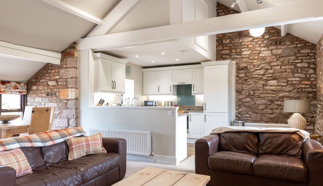 A cottage that sleeps 4 guests in 2 bedrooms