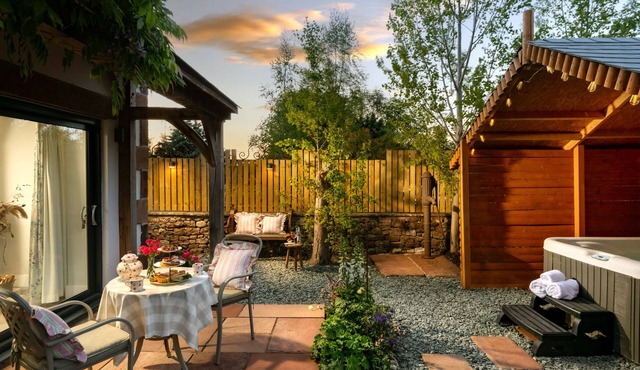 A cottage that sleeps 2 guests in 1 bedroom