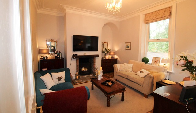 A cottage that sleeps 8 guests in 4 bedrooms