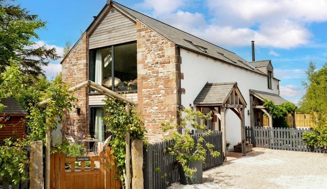 A cottage that sleeps 2 guests in 1 bedroom