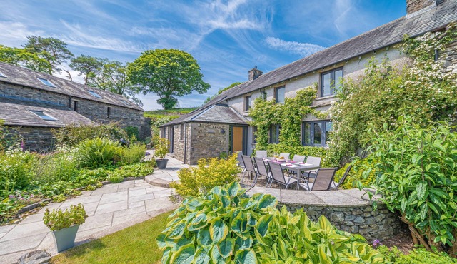 A cottage that sleeps 10 guests in 5 bedrooms