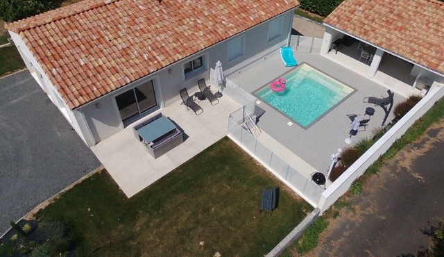 A cottage where life is good . the calm of the countryside, but close to the city