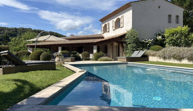 A Country-Chic Escape in the Heart of Nature