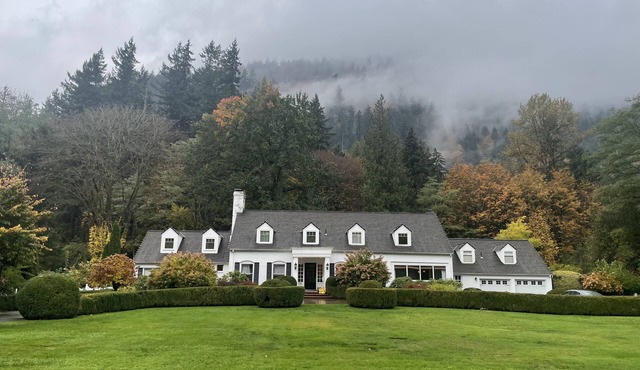 A country estate, just minutes away from Seattle!