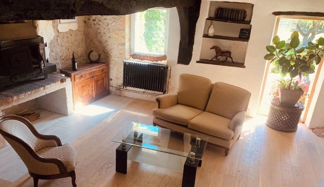 A country house in a green setting in the heart of the Loire castles