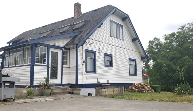 A country hostel with safe affordable beds in dorm style bedrooms