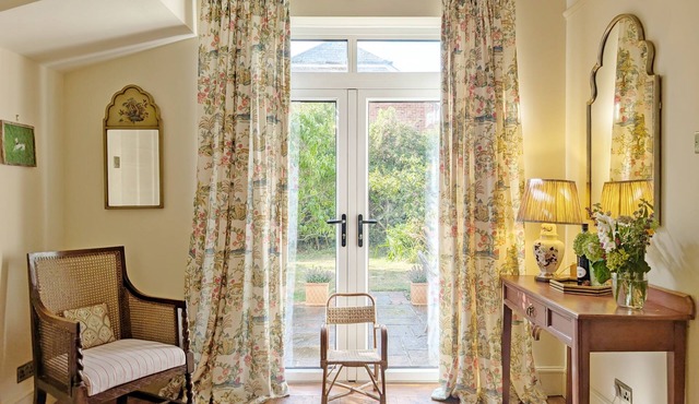 A country house that sleeps 4 guests in 2 bedrooms