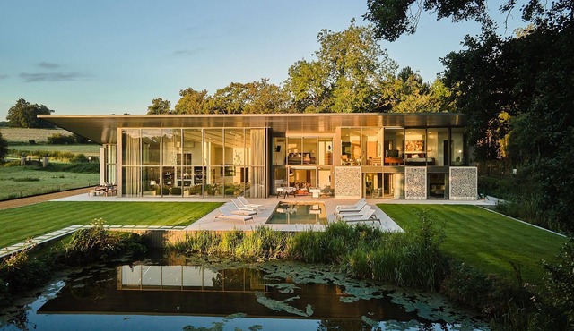 A country house that sleeps 14 guests in 7 bedrooms