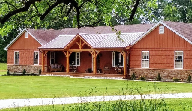 A country lodge with a peaceful setting