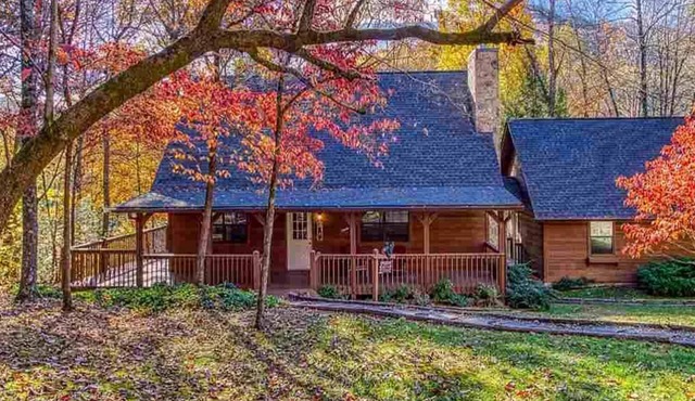 A Cowpoke's Dream 3 Bedroom Cabin by RedAwning
