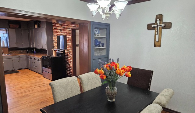 A cozy 2-bedroom cottage 8 miles east of Enid. The Breckinridge Cottage