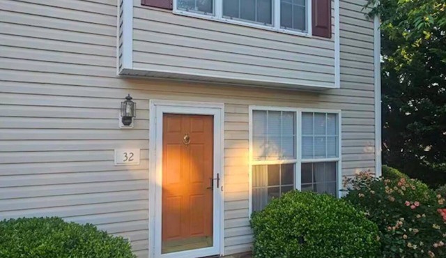 A cozy 2 bedroom townhome in Lynchburg close to Liberty University.