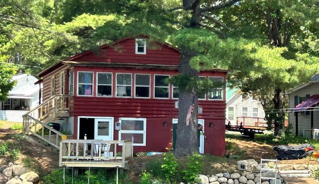 A cozy Adirondack cabin with mountain and lake views!