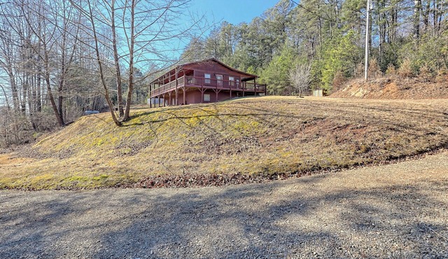 A cozy and bright cabin w/firepit close to many activities in the Smokies!