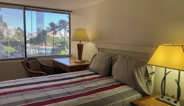 A Cozy and Romantic Studio at Heart of Waikiki