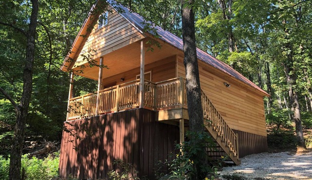 A cozy cabin in our little woodland village - access to pond & meadow