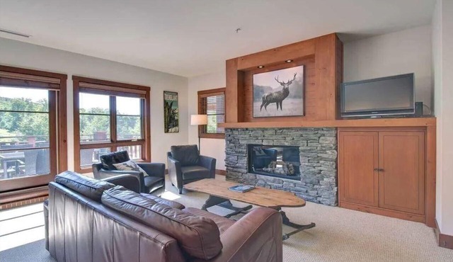 A Cozy Chalet right at the Versant Soleil (Ski in/Ski out)