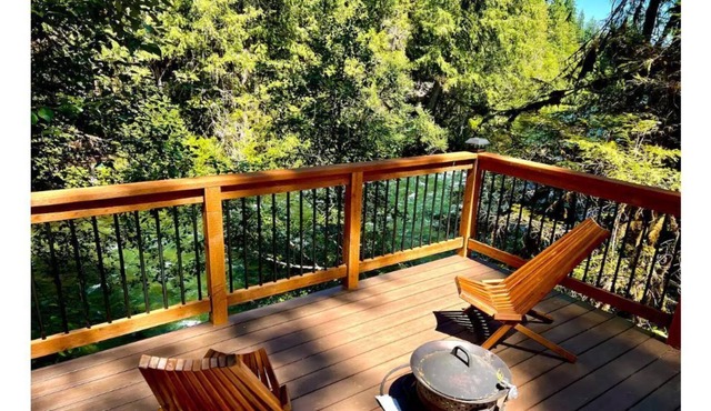 A cozy, comfortable cabin next to Mckenzie River