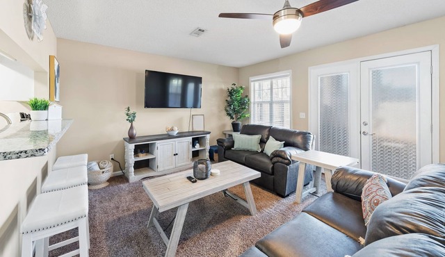 A Cozy Condo - 5 Min to Ft Novosel - Enterprise