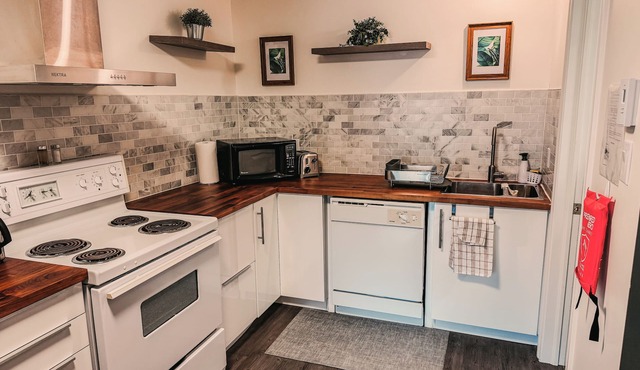 A cozy condo just a stone's throw from the ski slopes, perfect for the great outdoors.