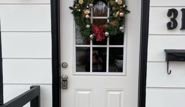 A cozy cottage in Gem county. Each room thoughtfully decorated.