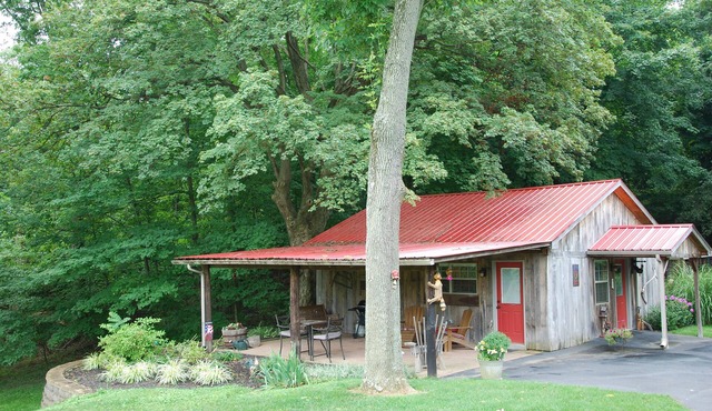 A Cozy Cottage Near the Heart of All Louisville Attractions!