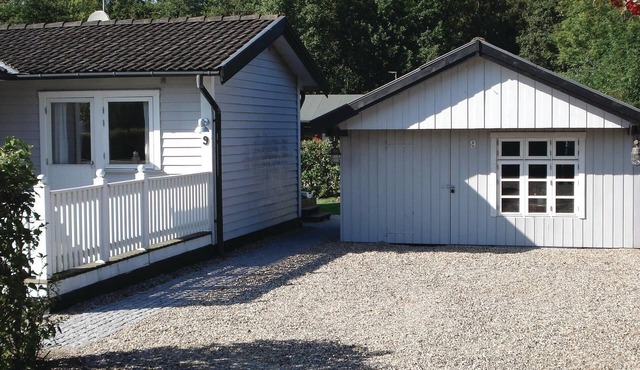 A cozy cottage with a cozy layout by Tårup Strand, which offers exceptional nature experiences.