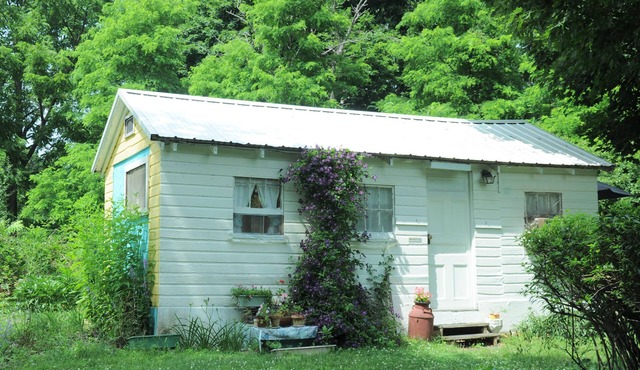 A cozy country "Doll House," with everything to meet your needs.