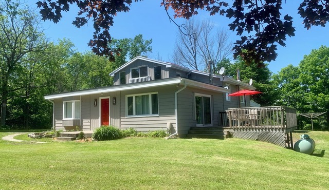A Cozy Country House - Family Sized w/Game Room and Large Property!