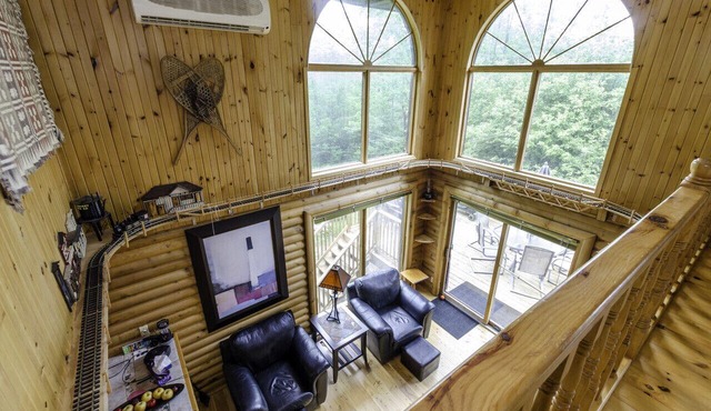 A Cozy Country Retreat * Indoor Hot Tub * Ski * Wi-Fi