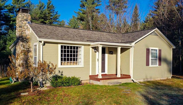A Cozy, Dog-Friendly Cottage—Fenced Yard, Endless Year Round Adventures