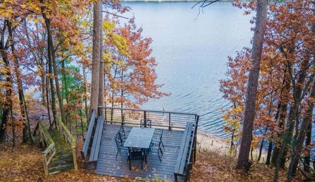 A cozy escape at Fish Lake Hideaway- Lake house with beautiful views!